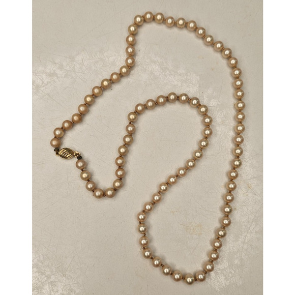 Vintage Marvella Faux Pearl Necklace with Fancy Gold Tone Shell Clasp 24"L - Picture 3 of 12
